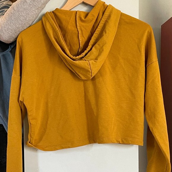 crop top - Picture 2 of 2